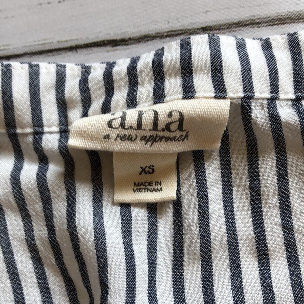 Striped buttoned down blouse - Picture 3 of 7